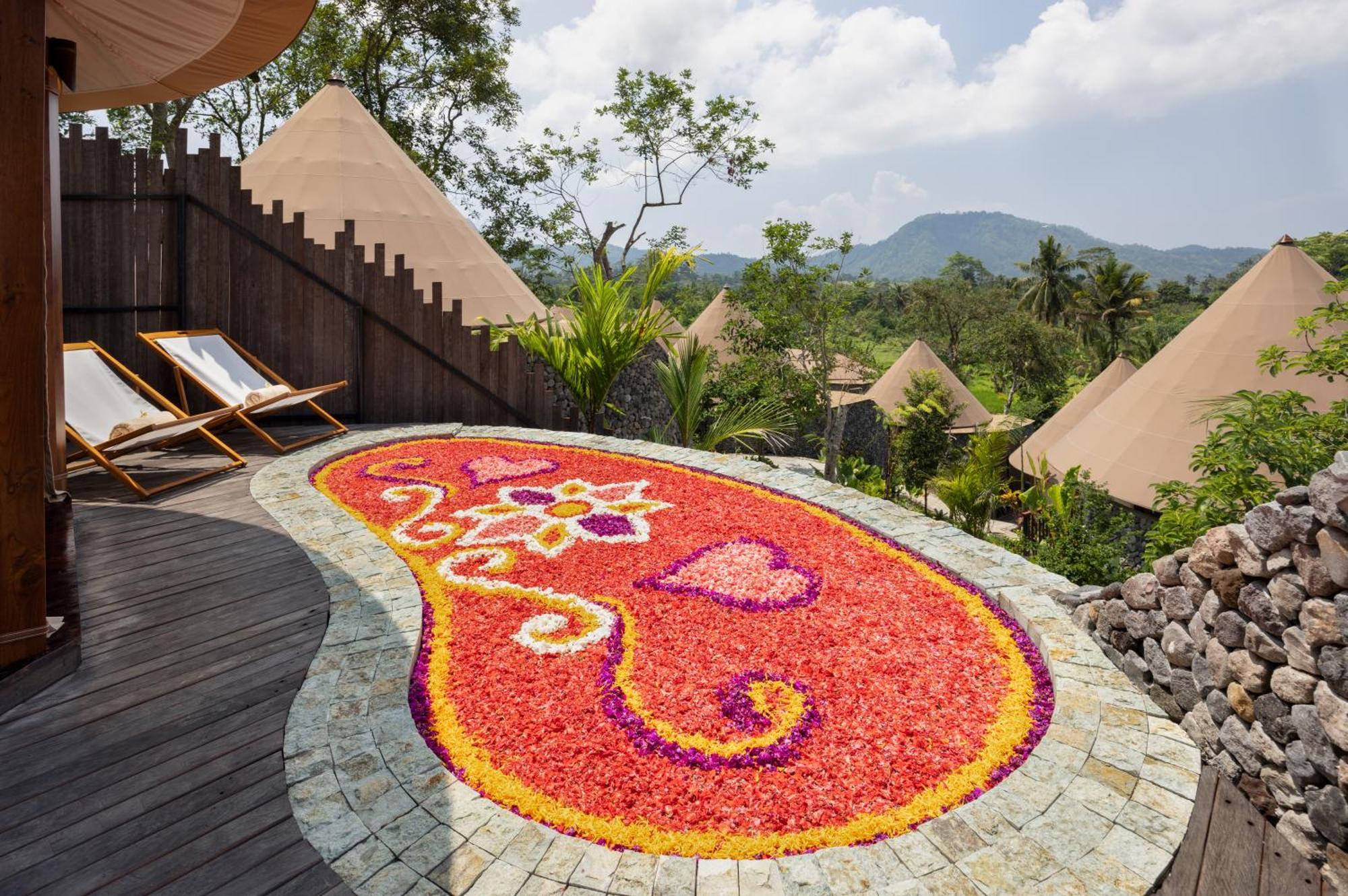 Wapa Di Ume Sidemen Hotell Eksteriør bilde A pookkalam at a resort in Kerala